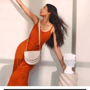 Cuyana V jumper paprika color Medium size